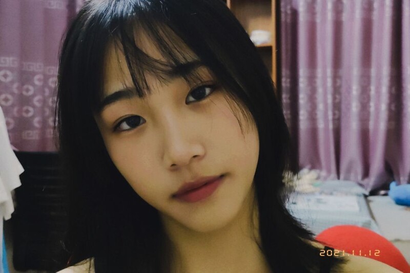 五官精致 身材娇小玲珑 长腿翘臀 对着她的肥美小穴使出 惊艳一枪 2V[75P/1.4G]