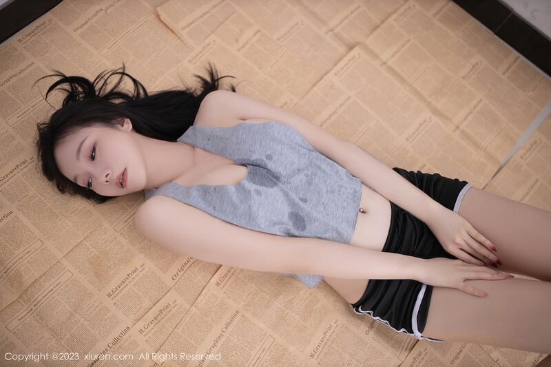 安然 女子审问室主题拍摄 灰色上衣搭配黑色短裤 娇羞容貌梦幻入魂 柔美身段一览无余[79P/725M]