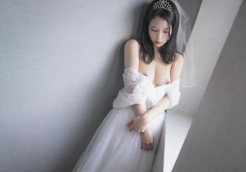 重磅 精品 使人意淫连连 极品骚模 Yeha大尺度私拍[102P/210M]