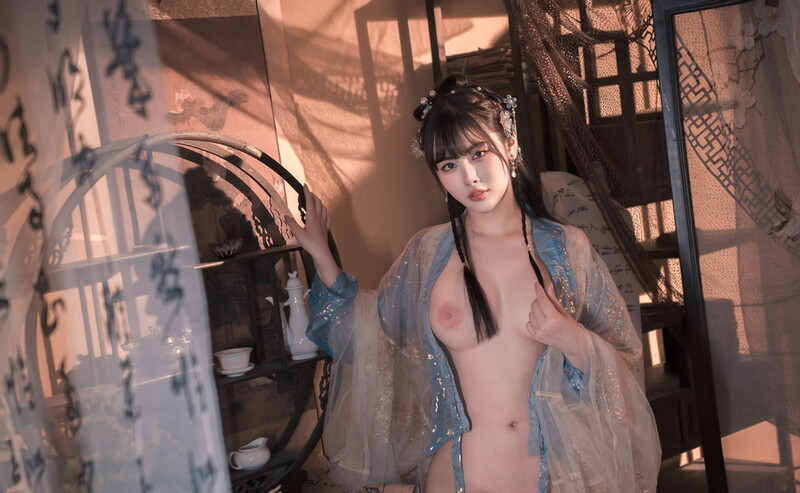 高颜值写真 反差COSER恋恋艾妮最新2套JK浴室+汉服捆绑[68P/385M]