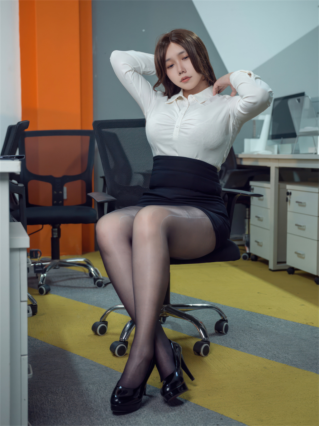 麻花酱 – OL白衬衫姐姐