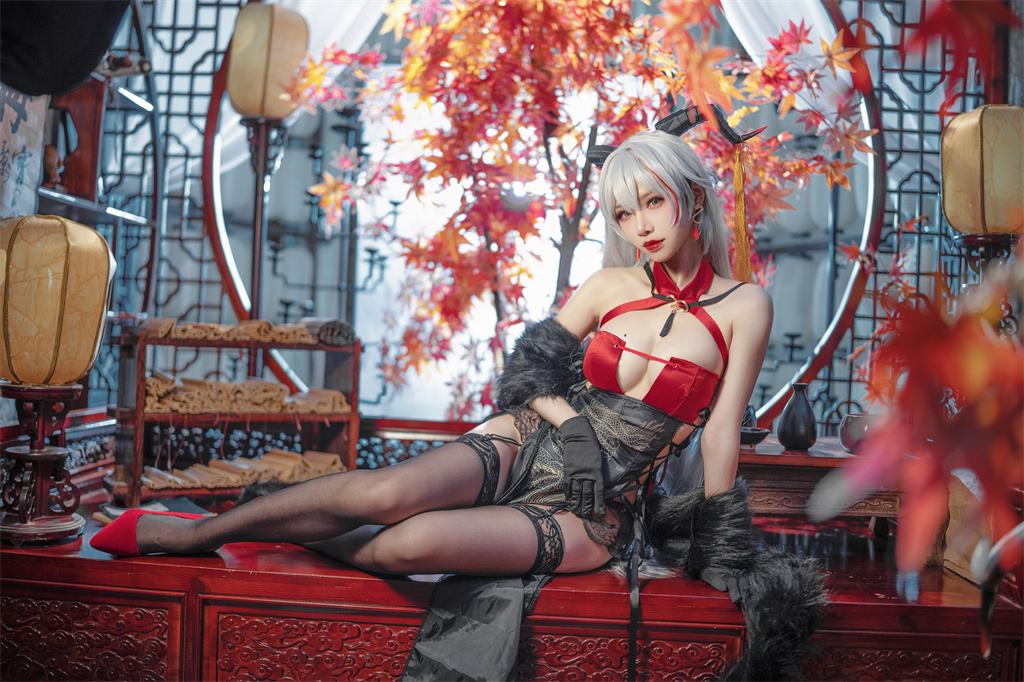 骨牙路子野 – 埃吉尔旗袍