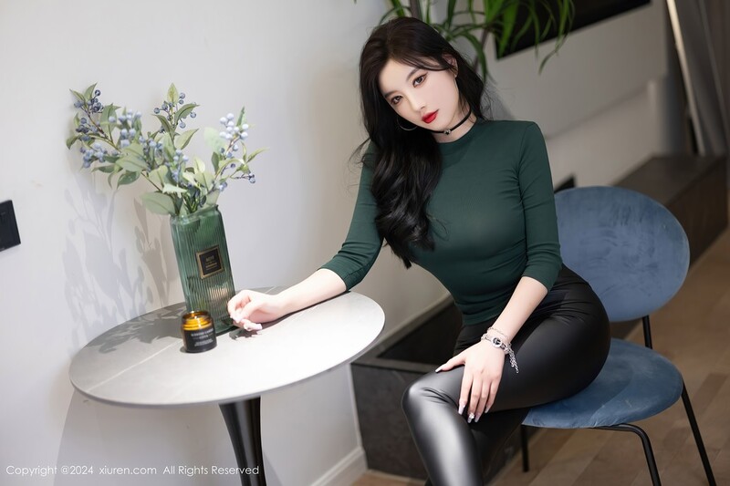 性感女神 杨晨晨 性感墨绿色上衣 完美绝伦的身段一览无余 女神姿态摄人心魄[90P/134M]