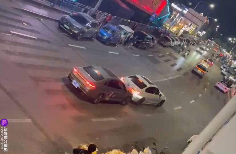 湖南衡阳为爱追尾的勇士星瑞追尾宝马纯爱战士门事件