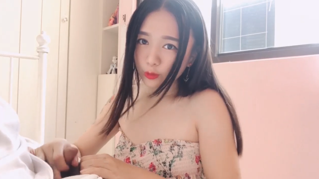  [呱呱录屏] 饥渴少妇随机抽取一名男子带回房间做爱..