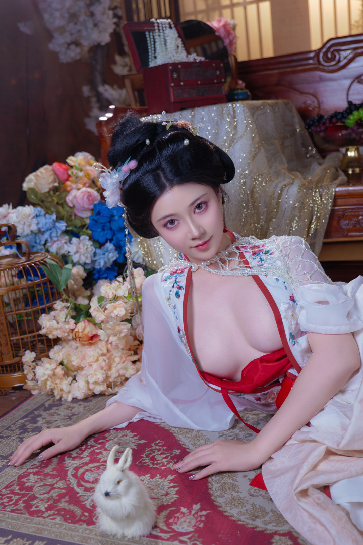 极品大奶国模年年-广寒宫嫦娥古装诱惑漏奶写真 [80P-694MB]