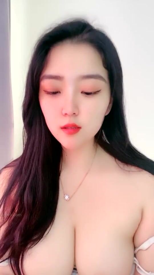  [呱呱录屏] 超美尤物这奶子真劲爆正点满屏都是白花花的嫩肉好想舔一舔.