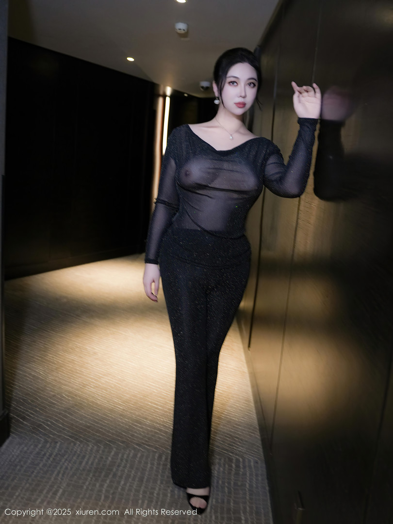 风景尤美性感黑色轻透服饰套装半脱秀丰腴身材撩人74P【74P/913MB】