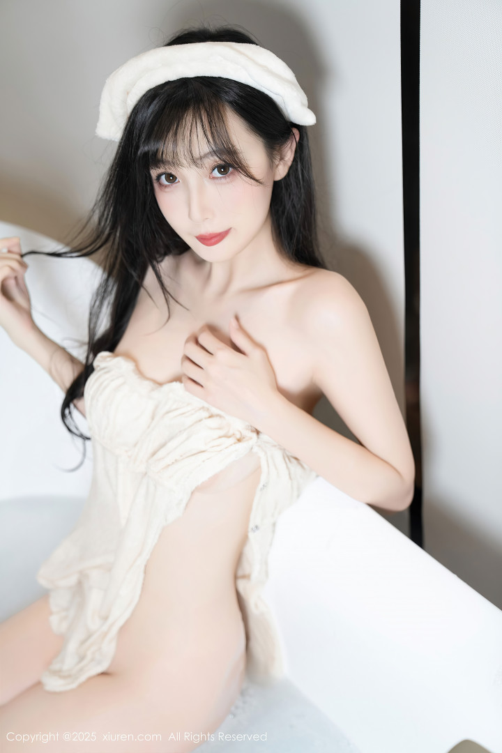 樱桃小阑子浴室场景性感白色浴袍配原色丝袜秀美腿【87P/672MB】