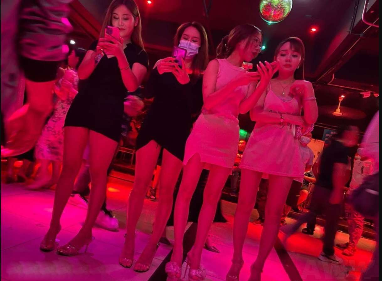 当你走进这欢乐场 各色的脸上各色的妆 放下你的伪装 让我们进入“砂舞”的世界![212V/203P/12G]