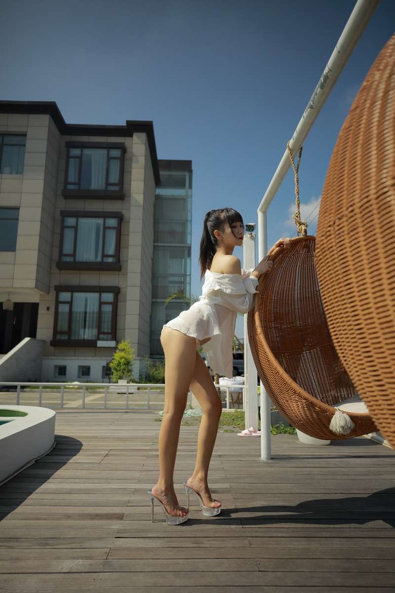 国模泄密，身材苗条高马尾模特【猫猫】大尺度女体私拍视图[10V/109P/2.29G]