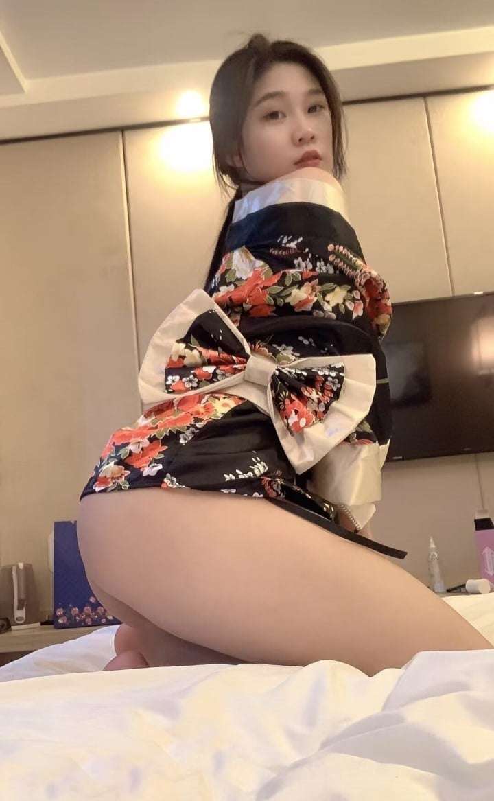 个人收藏的反差泄密嫩妹小姐姐合集[41V/307P/11.8G]