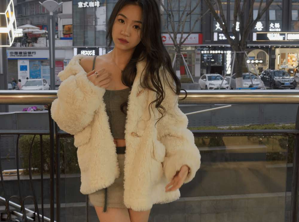 4K画质，国内街头摄影师随机寻找穿着性感，颜值极品的美女拍摄[5V/3G]