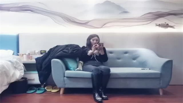 » [呱呱录屏] » 文轩探花极品尤物网红女神扭腰摆臀诱惑一双大长腿