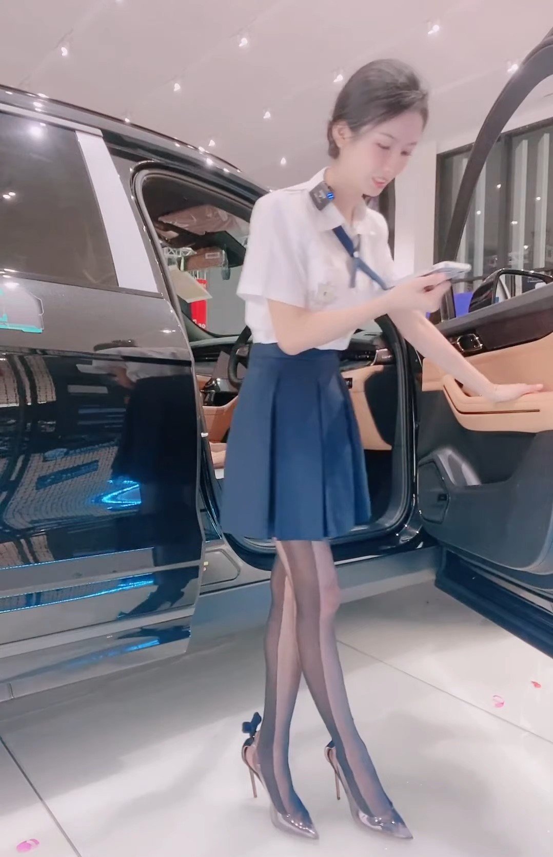 东莞虎门金瑞达领克凯莉卖车 疑似塞跳蛋直播 视频合集[26V/11.3G]