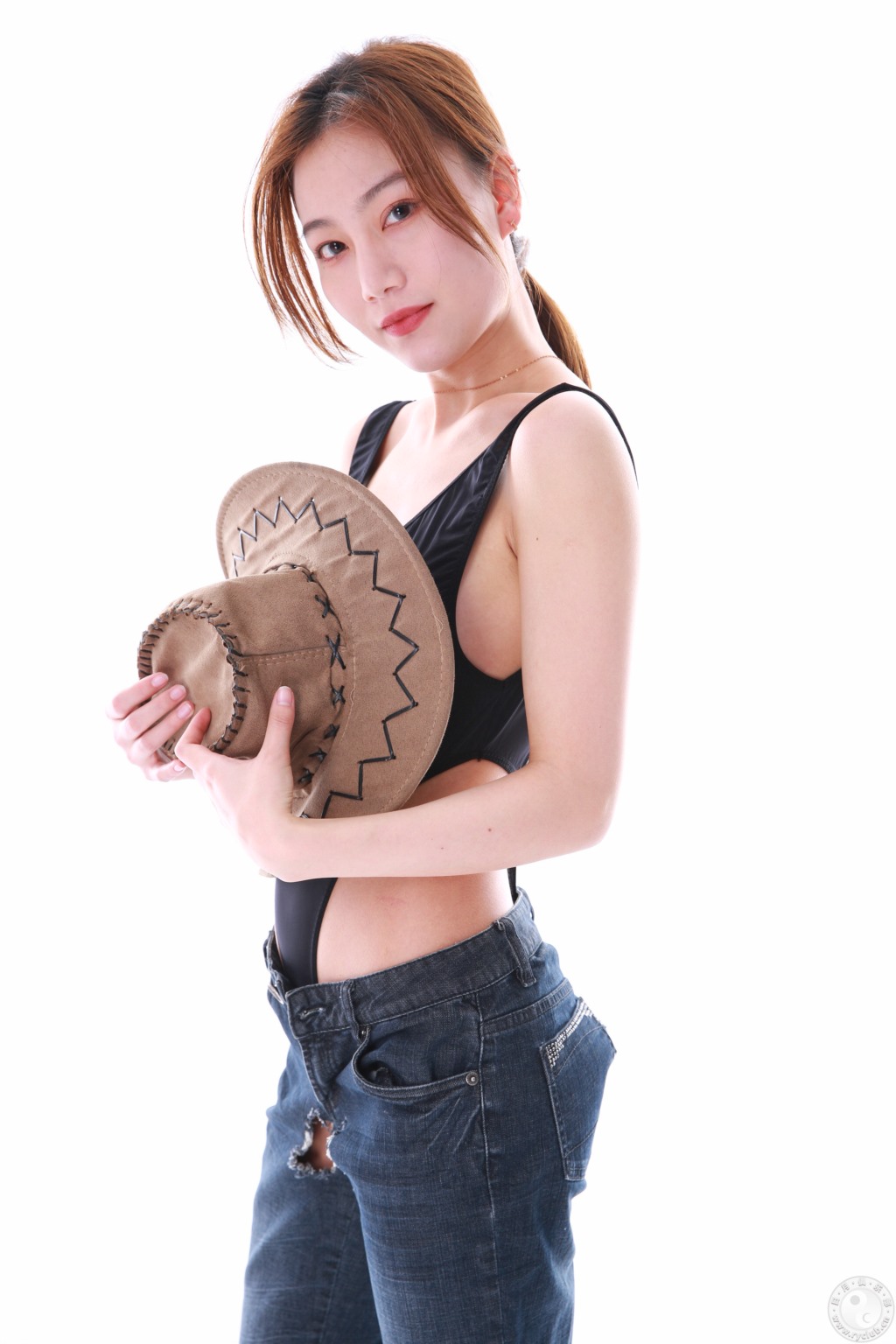 国模日月小源原版无水印人体私拍套图